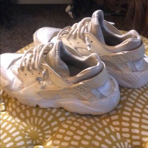 Nike hurraches size 9